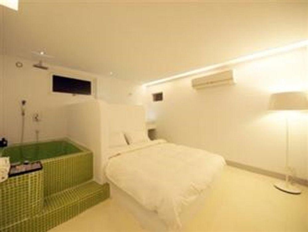 Bed and Breakfast Kenting The House Shanjiao Экстерьер фото